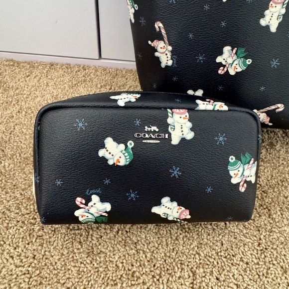 Coach purse☃️ Printed coated canvas and smooth leather snowman tote bag - Picture 5 of 12